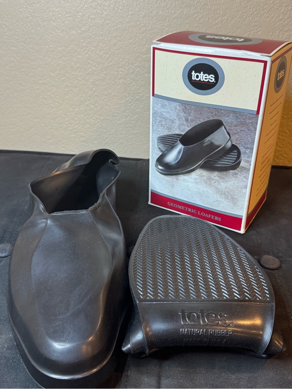 totes Black Geometric Rubber Shoe Covers
